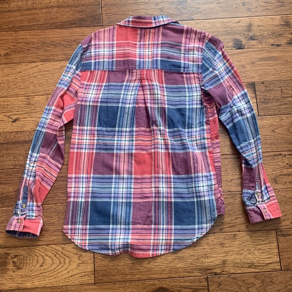 AE Boyfriend Fit Button Down - Picture 4 of 4